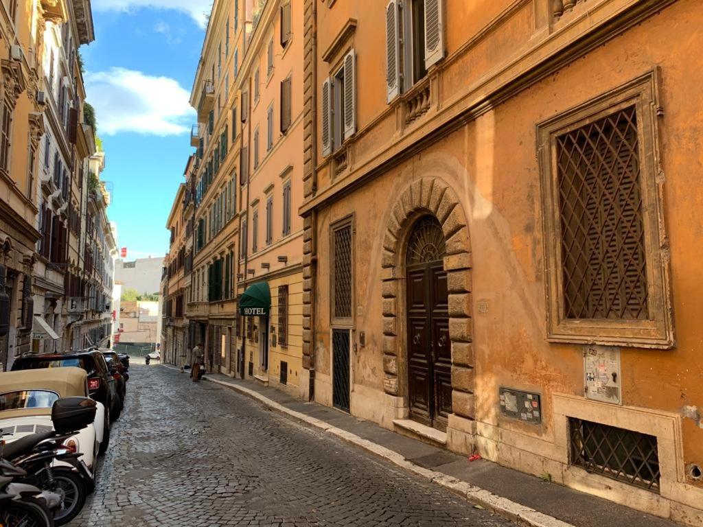 The Twenty - Piazza Di Spagna Apartment — Photos 1